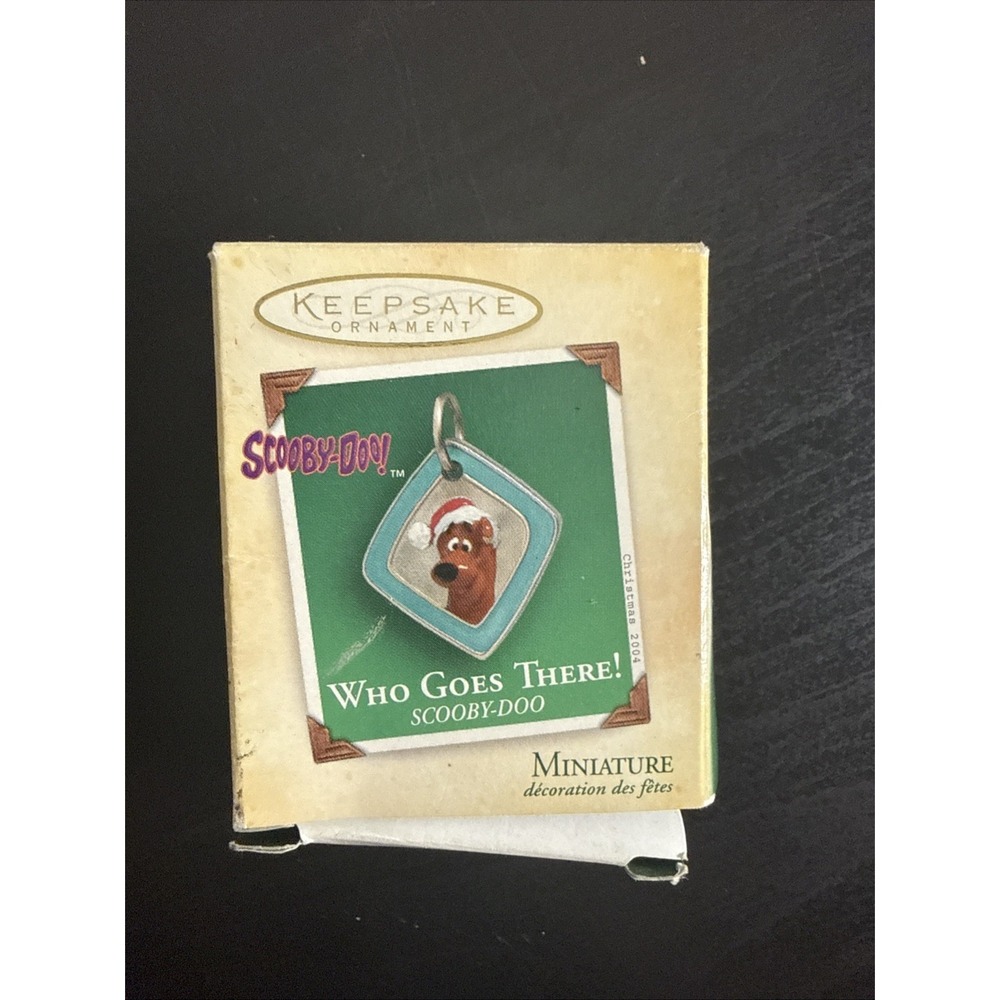 2004 Hallmark Keepsake Scooby-Doo Miniature Ornament Who Goes There! 3D Dog Tag
